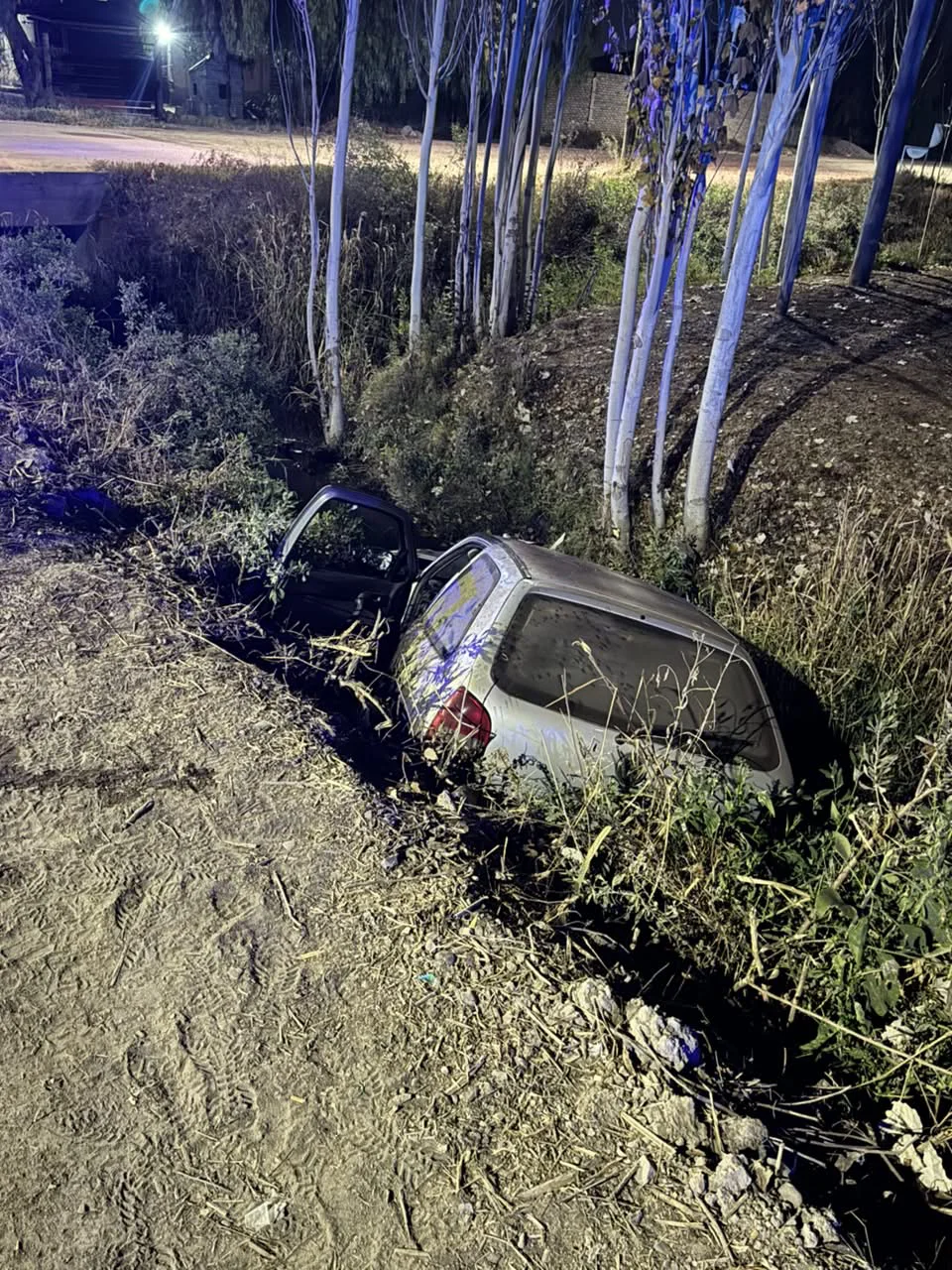 GUAYMALLEN | UN POLICIA PERDIO EL CONTROL DEL AUTO, CAYO EN UN ZANJON Y TERMINO HERIDO