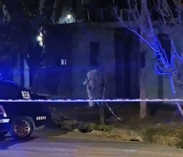 🔴 SAN MARTÍN | ENCUENTRAN EL CUERPO SIN VIDA DE UNA MUJER EN LA VÍA PÚBLICA