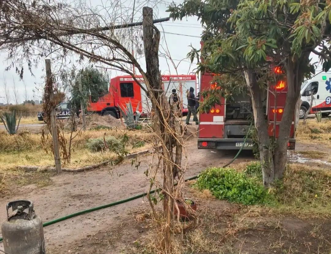 🔴 RIVADAVIA | INCENDIO EN UNA VIVIENDA DEJA UNA PERSONA LESIONADA