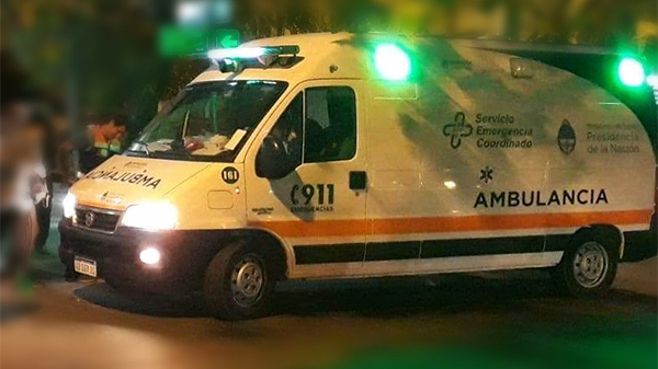 🚨 VIOLENTO ATAQUE A UNA AMBULANCIA EN LAS CATITAS: ROMPIERON EL VIDRIO MIENTRAS TRASLADABAN A UN PACIENTE